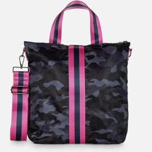 BNWT HAUTE SHORE Navy Camouflage Tote Bag